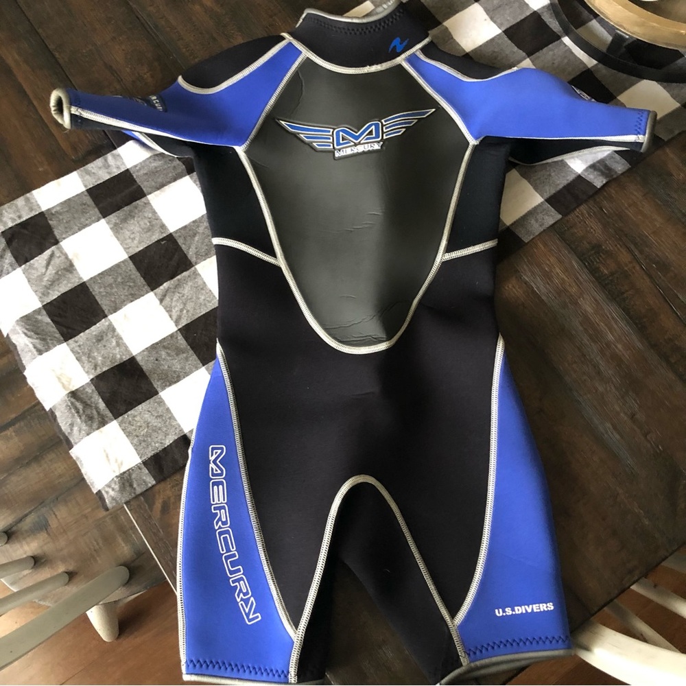 Kids wetsuit size small
